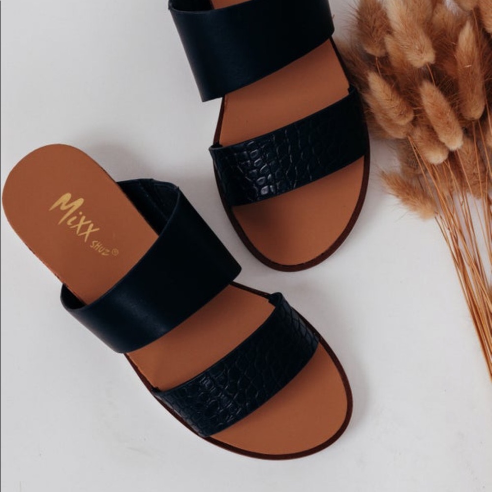 Boutique sandals, NWT black size 8.5